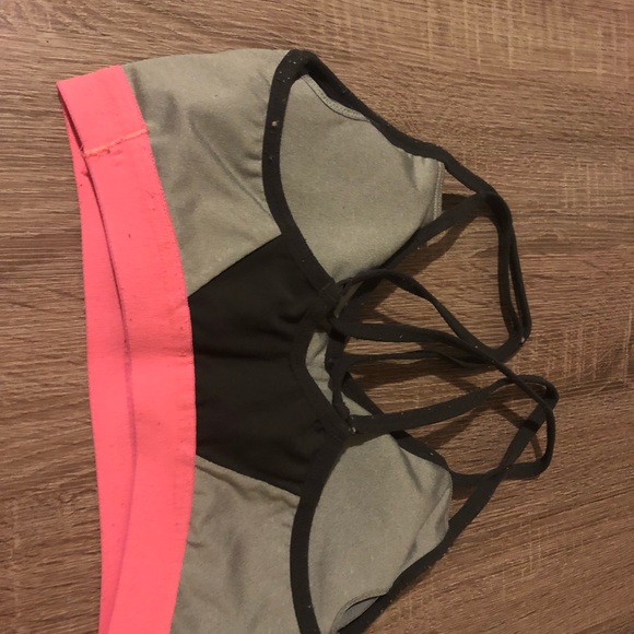 Nike sports bra size small - Picture 2 of 2